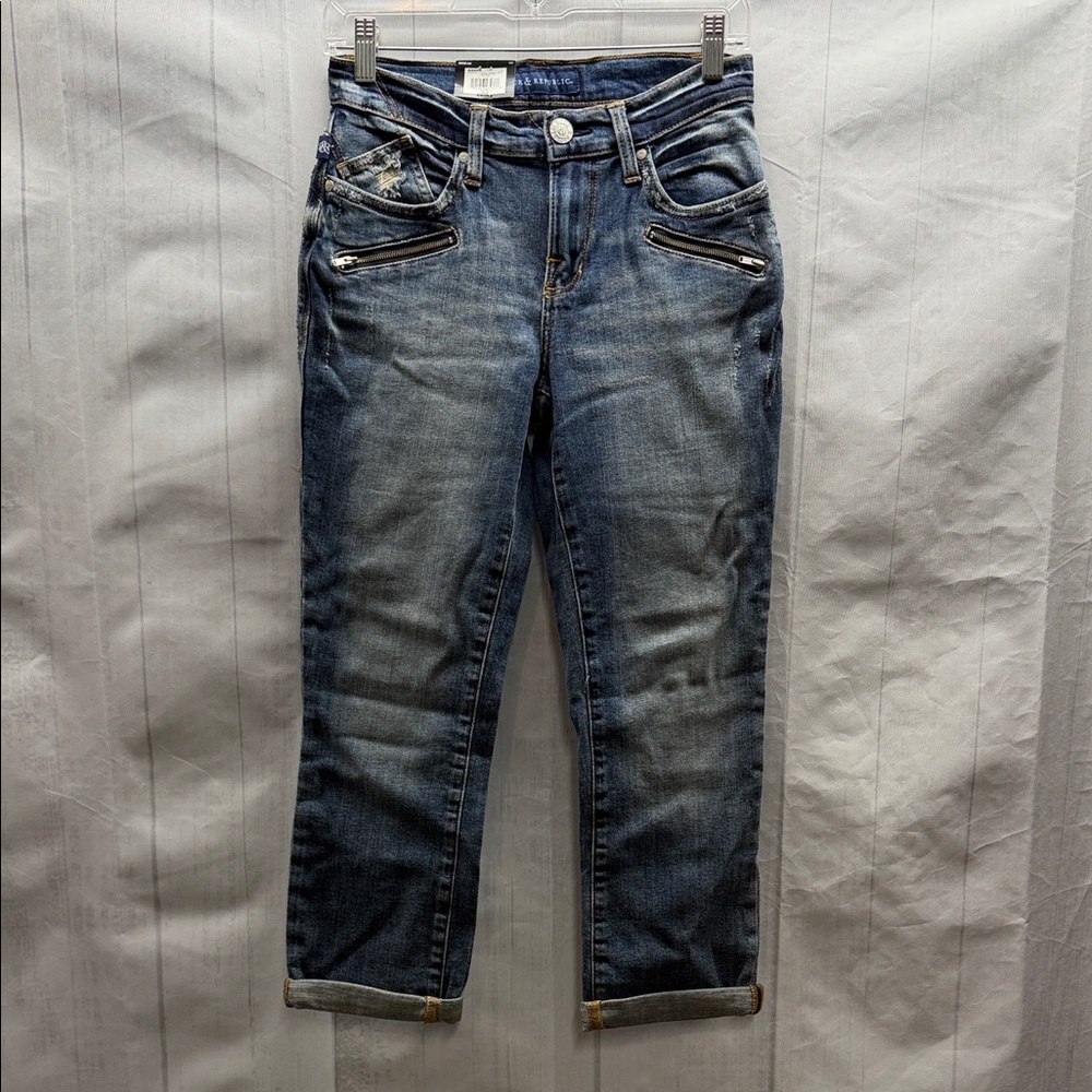 Rock & Republic NWT Kendall Blue Denim Distressed Mid Rise Capri Jeans Size 2